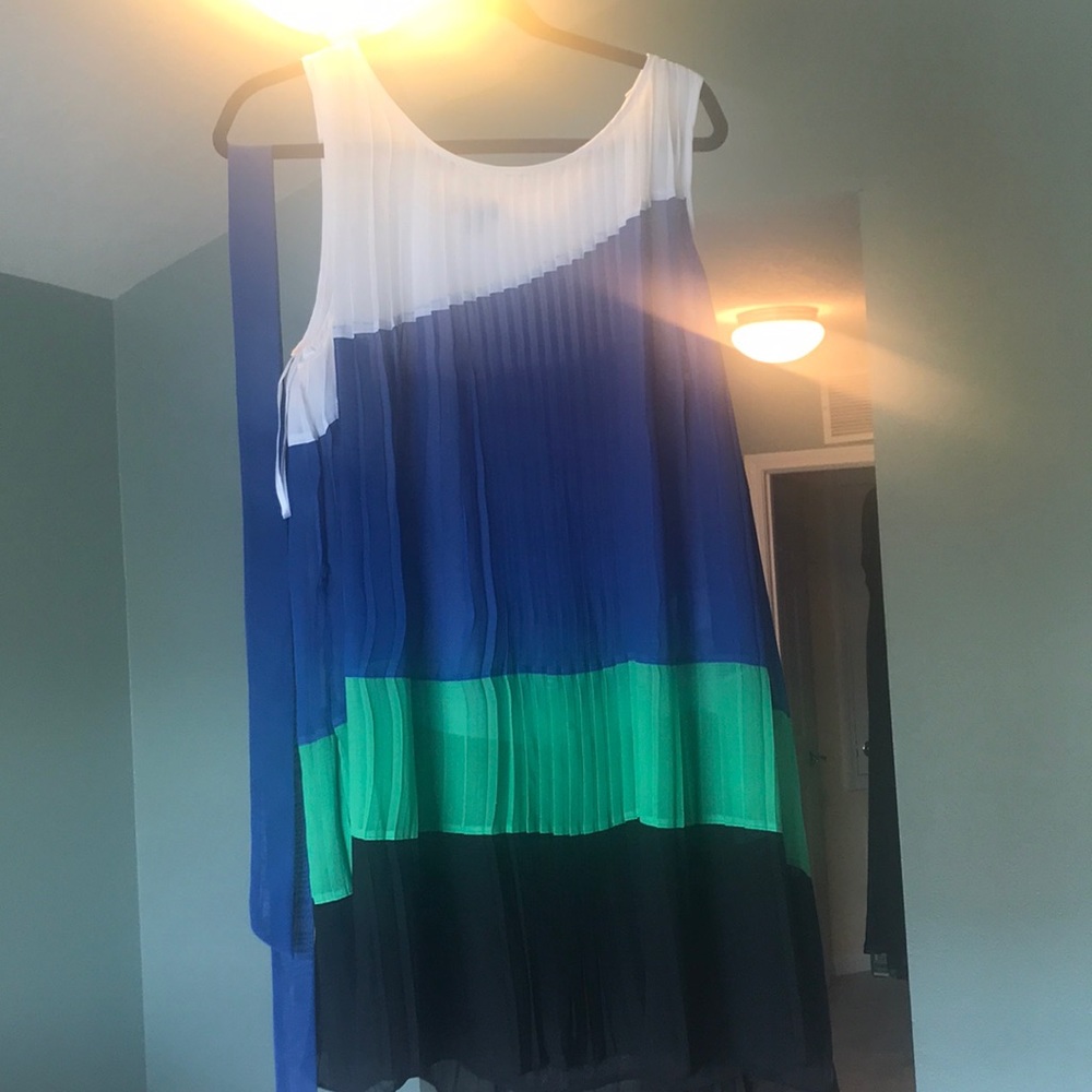 Beautiful Bebe dress perfect for a night out